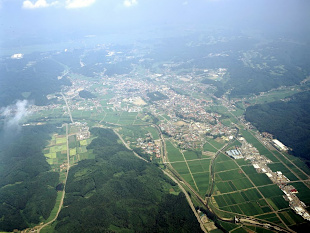 阿武隈山系に属するなだらかな丘陵地の写真